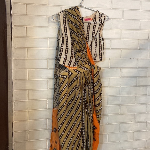 Draped saree designer(SOUP BY SOUGAT PAUL) - Picture 2 of 6